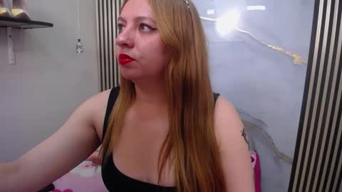 Snapshot of miah_princess chatting on February 8, 2026, 3:43 am miah_princess online show from February 8, 2026, 3:43 am