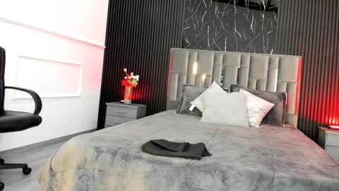 Miah  Sens online show from December 16, 2025, 11:37 am