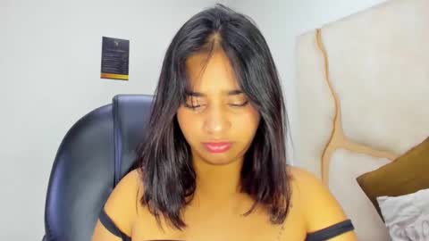 miahsex69 online show from November 14, 2025, 4:22 am