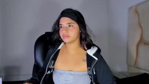 miahsex69 online show from November 17, 2025, 4:07 am