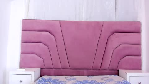 miajhonsonx online show from December 1, 2025, 1:49 pm