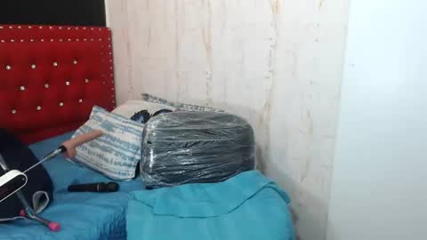 miakimky online show from November 22, 2025, 4:33 am