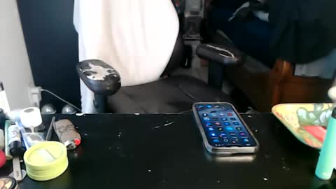 Mark online show from November 6, 2025, 7:04 pm