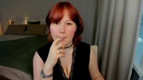 mialacrice online show from May 29, 2026, 11:19 am