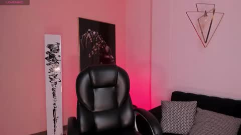 Call me Mia  online show from October 30, 2025, 7:47 pm