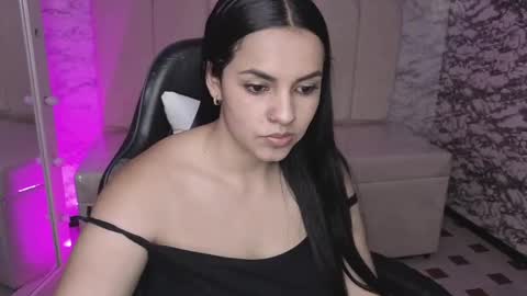 Snapshot of mialover_v chatting on September 12, 2025, 7:58 pm Hi Stream 1500 to 2100 online show from September 12, 2025, 7:58 pm