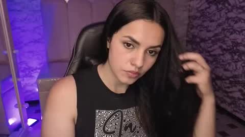 Snapshot of mialover_v chatting on September 22, 2025, 8:00 pm Hi Stream 1500 to 2100 online show from September 22, 2025, 8:00 pm
