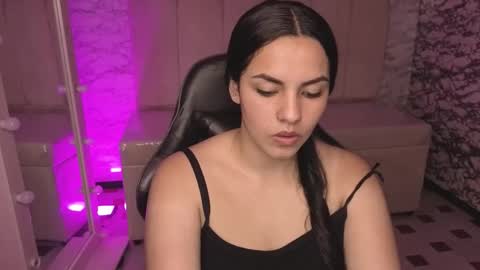 Snapshot of mialover_v chatting on September 23, 2025, 8:23 pm Hi Stream 1500 to 2100 online show from September 23, 2025, 8:23 pm