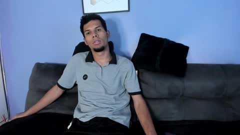 Snapshot of mialuxx chatting on October 16, 2025, 7:04 pm Mia online show from October 16, 2025, 7:04 pm