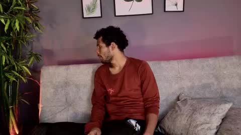 Snapshot of mialuxx chatting on November 18, 2025, 6:34 pm Mia online show from November 18, 2025, 6:34 pm