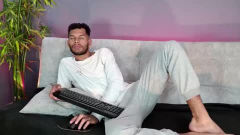 Snapshot of mialuxx chatting on November 23, 2025, 7:13 pm Mia online show from November 23, 2025, 7:13 pm