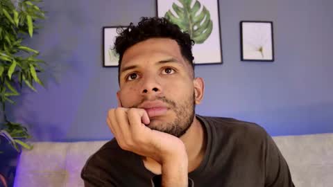 Snapshot of mialuxx chatting on November 24, 2025, 7:13 pm Mia online show from November 24, 2025, 7:13 pm