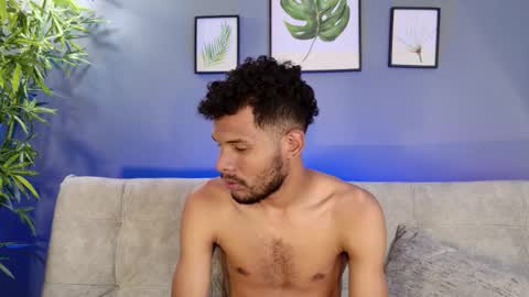 Snapshot of mialuxx chatting on November 30, 2025, 7:18 pm Mia online show from November 30, 2025, 7:18 pm