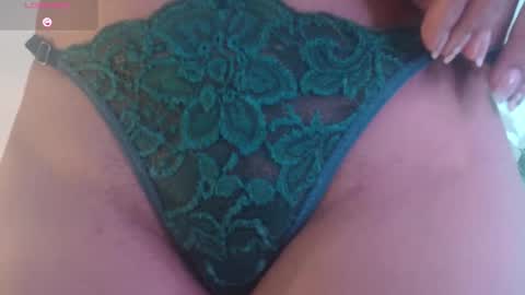 Snapshot of miamackleyn_ chatting on October 12, 2025, 1:54 pm MIA online show from October 12, 2025, 1:54 pm