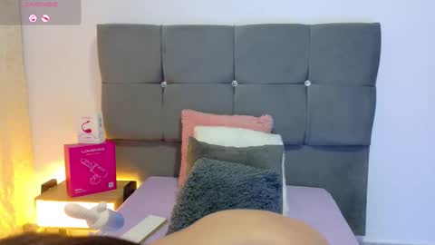 Snapshot of miamackleyn_ chatting on December 16, 2025, 3:50 pm MIA online show from December 16, 2025, 3:50 pm