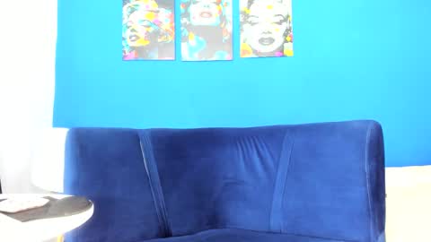 Mia  online show from September 12, 2025, 6:41 pm