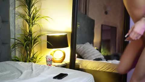  Miami  online show from November 17, 2025, 7:52 pm