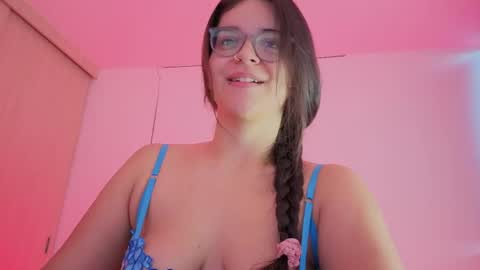 Mia online show from May 23, 2026, 11:03 am