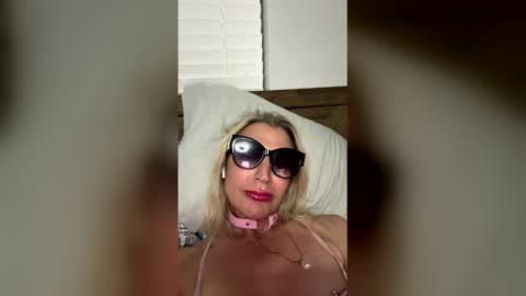 miamitransgirl305 online show from February 16, 2026, 2:51 am