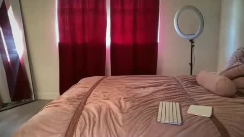 Snapshot of miamiworld chatting on January 7, 2026, 4:53 pm MiamiWorld online show from January 7, 2026, 4:53 pm