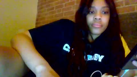 Snapshot of miamuffin8 chatting on November 12, 2025, 2:34 am MiaMuffn online show from November 12, 2025, 2:34 am