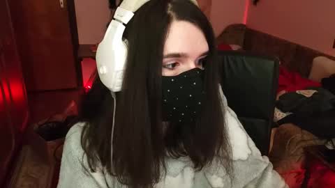 Snapshot of miaowhowl chatting on February 19, 2026, 11:34 pm Kristien online show from February 19, 2026, 11:34 pm