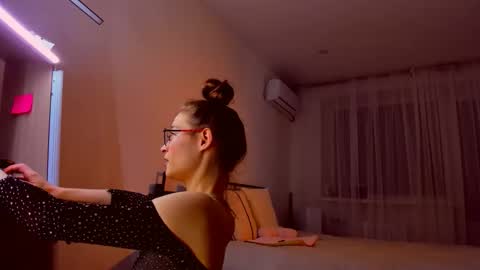Snapshot of miapaw chatting on March 12, 2026, 5:30 pm Mia online show from March 12, 2026, 5:30 pm