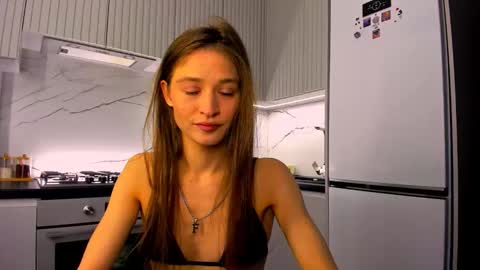 Snapshot of miapaw chatting on April 4, 2026, 7:55 pm Mia online show from April 4, 2026, 7:55 pm