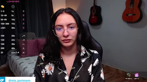 MIAPORTMANN online show from January 3, 2025, 7:49 am