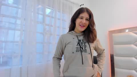 Sweetie Mia online show from January 29, 2025, 12:13 pm