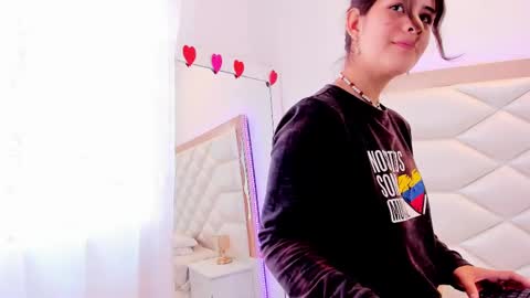 Sweetie Mia online show from February 19, 2025, 3:49 pm