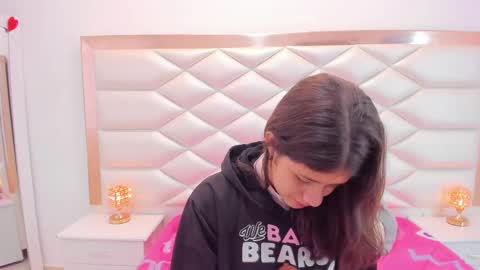 Sweetie Mia online show from March 11, 2025, 12:28 pm