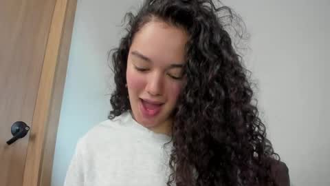 Mia Rouse online show from May 14, 2026, 2:57 pm