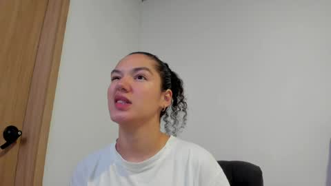 Mia Rouse online show from May 19, 2026, 4:19 am