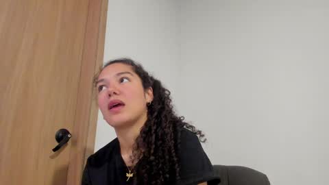Mia Rouse online show from May 27, 2026, 10:07 pm