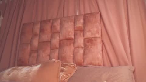 miasaandovaal 22 online show from December 1, 2025, 7:52 pm