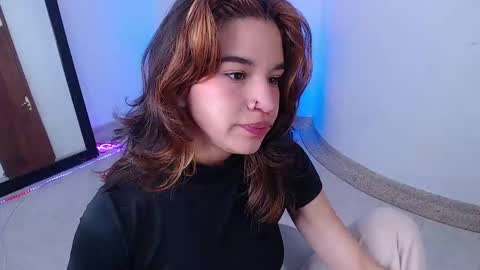 miascarlet_16 online show from November 20, 2025, 1:33 pm