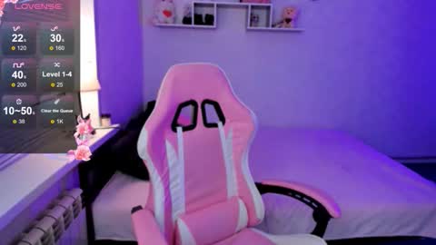 Mia  online show from October 22, 2025, 7:02 pm