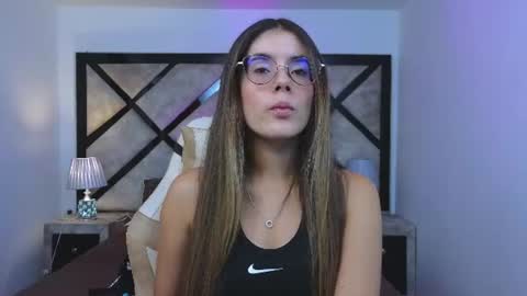 Mia online show from June 18, 2026, 7:07 pm