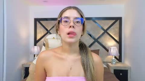 Mia online show from July 18, 2026, 7:28 pm