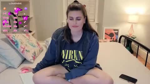 Snapshot of miawallace__ chatting on October 16, 2025, 9:27 pm Mia online show from October 16, 2025, 9:27 pm