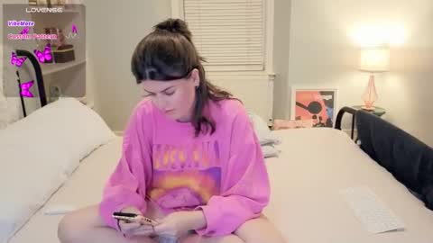 Snapshot of miawallace__ chatting on October 23, 2025, 9:35 pm Mia online show from October 23, 2025, 9:35 pm