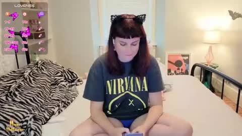 Snapshot of miawallace__ chatting on October 28, 2025, 1:03 pm Mia online show from October 28, 2025, 1:03 pm