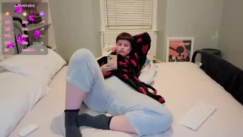 Snapshot of miawallace__ chatting on November 1, 2025, 11:18 pm Mia online show from November 1, 2025, 11:18 pm