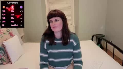 Snapshot of miawallace__ chatting on November 30, 2025, 9:52 pm Mia online show from November 30, 2025, 9:52 pm