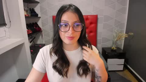 Snapshot of miawils_ chatting on December 12, 2024, 11:47 pm M I A W I L S online show from December 12, 2024, 11:47 pm
