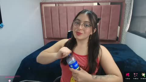 Snapshot of miawils_ chatting on May 19, 2026, 6:58 pm M I A W I L S online show from May 19, 2026, 6:58 pm
