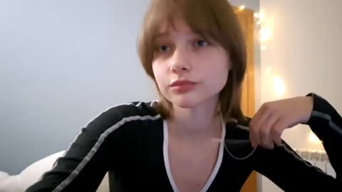 Snapshot of micasulejmanovski chatting on September 26, 2025, 5:17 pm Luna online show from September 26, 2025, 5:17 pm