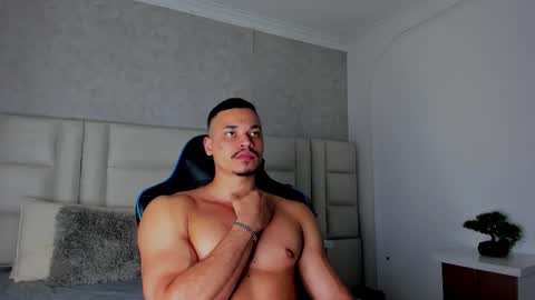 Snapshot of michael_reinolds chatting on September 23, 2025, 6:38 am Michael online show from September 23, 2025, 6:38 am
