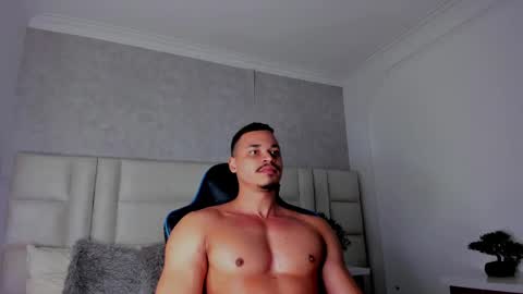 Snapshot of michael_reinolds chatting on September 27, 2025, 3:33 am Michael online show from September 27, 2025, 3:33 am